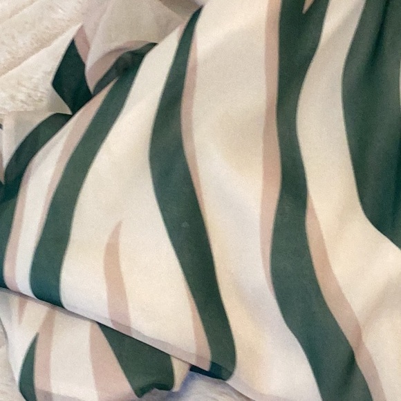 Kaimilan Green Day A-Line V-Neck Short Sleeve Midi Printed Dress - Picture 7 of 15